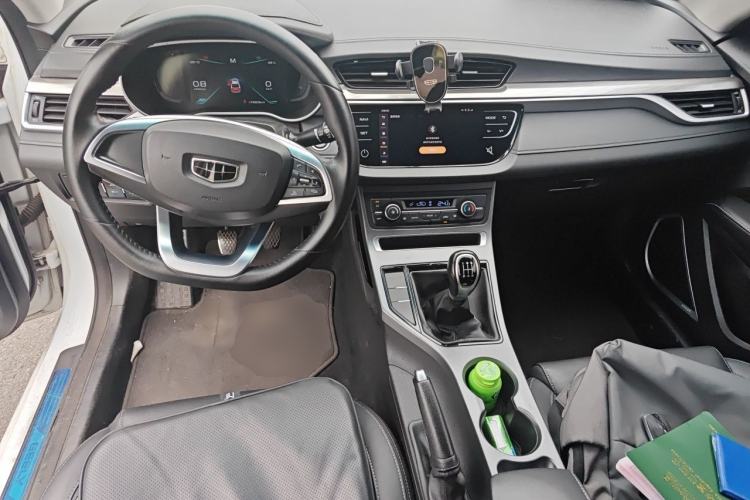 Used Geely Auto Emgrand 2019 Leading Edition 1.5L Manual Upgraded Connectivity Model China VI Standard Center Console