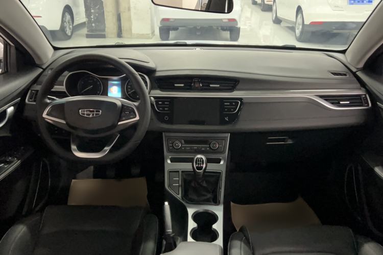 Used Geely Auto Emgrand 2019 Leading Edition 1.5L Manual Luxury Model China VI Standard Center Console