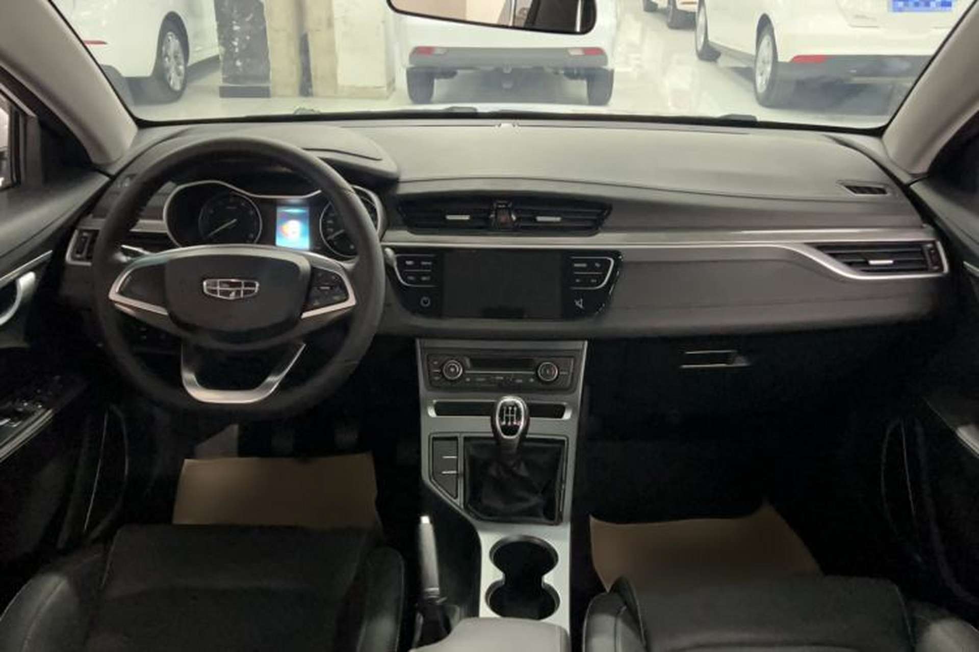 Used Geely Auto Emgrand 2019 Leading Edition 1.5L Manual Luxury Model China VI Standard Center Console