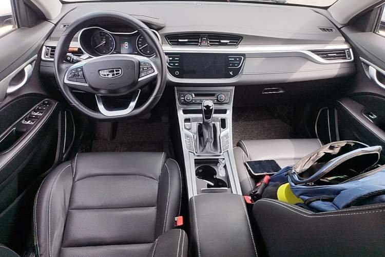 Used Geely Auto Emgrand 2019 Leading Edition 1.5L CVT Luxury Model China VI Standard Center Console