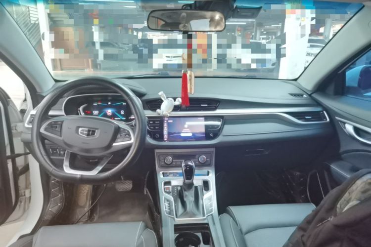 Used Geely Auto Emgrand 2019 Leading Edition 1.5L CVT Upward-Connected Model China VI Standard Center Console