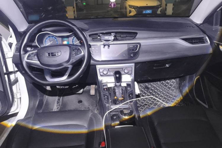 Used Geely Auto Emgrand 2019 Leading Edition 1.5L CVT Luxury Model China VI Standard Center Console