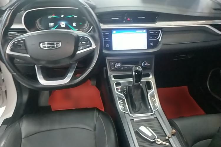 Used Geely Auto Emgrand 2019 Leading Edition 1.5L CVT Upward-Connected Model China VI Standard Center Console