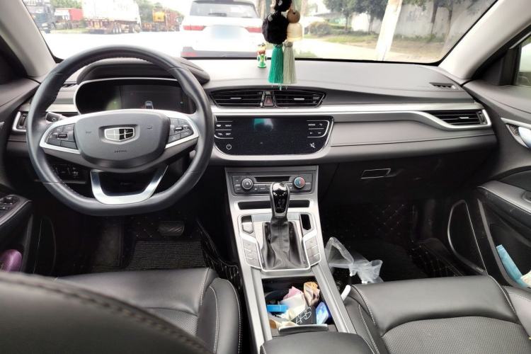 Used Geely Auto Emgrand 2019 Leading Edition 1.5L CVT Upward-Connected Model China VI Standard Center Console
