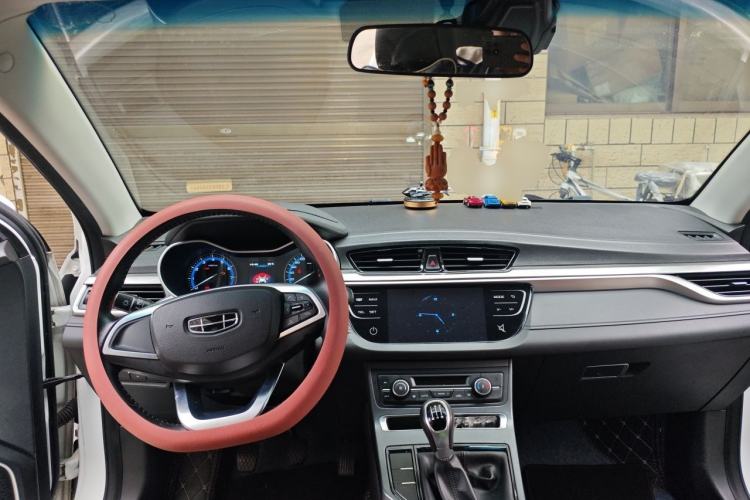 Used Geely Auto Emgrand 2019 Leading Edition 1.5L Manual Luxury Model China VI Standard Center Console
