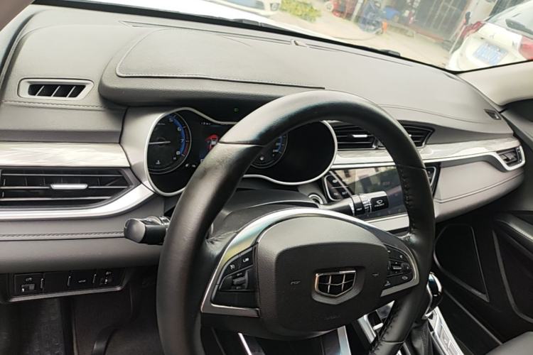 Used Geely Auto Emgrand 2019 Leading Edition 1.5L CVT Luxury Model China VI Standard Center Console