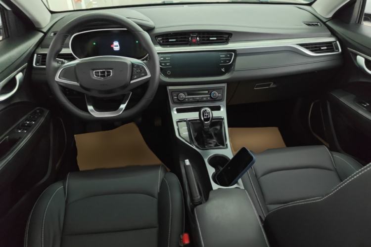 Used Geely Auto Emgrand 2019 Leading Edition 1.5L Manual Upgraded Connectivity Model China VI Standard Center Console