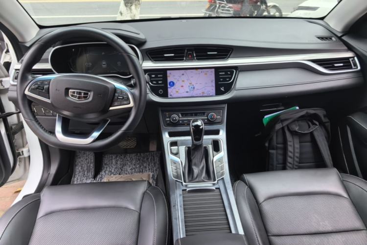 Used Geely Auto Emgrand 2019 Leading Edition 1.5L CVT Upward-Connected Model China VI Standard Center Console