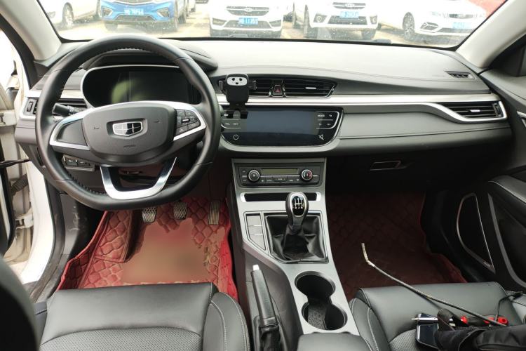 Used Geely Auto Emgrand 2019 Leading Edition 1.5L Manual Upgraded Connectivity Model China VI Standard Center Console