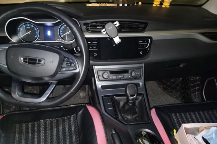 Used Geely Auto Emgrand 2019 Leading Edition 1.5L Manual Upgraded Connectivity Model China VI Standard Center Console