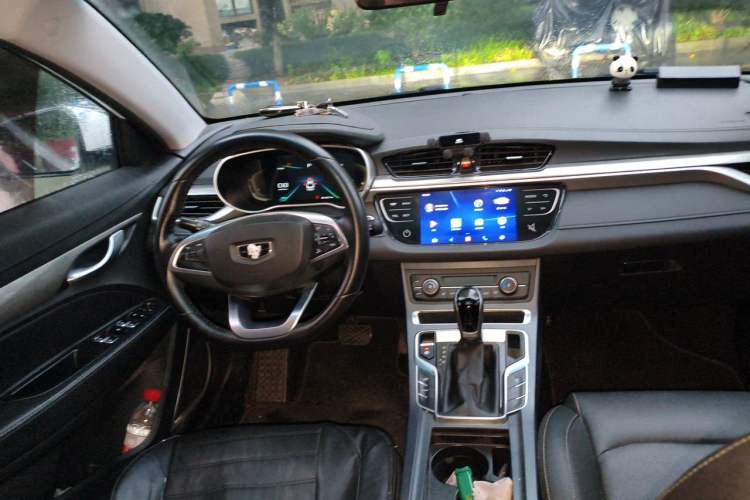 Used Geely Auto Emgrand 2019 Leading Edition 1.5L CVT Upward-Connected Model China VI Standard Center Console