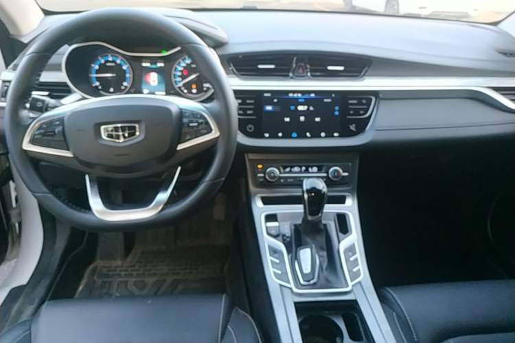 Used Geely Auto Emgrand 2019 Leading Edition 1.5L CVT Luxury Model China VI Standard Center Console