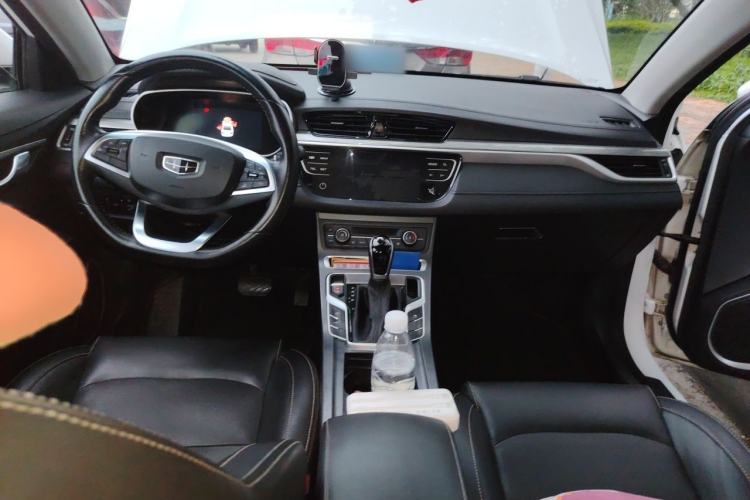 Used Geely Auto Emgrand 2019 Leading Edition 1.5L CVT Upward-Connected Model China VI Standard Center Console