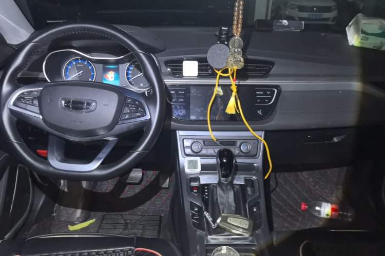 Used Geely Auto Emgrand 2019 Leading Edition 1.5L CVT Luxury Model China VI Standard Center Console