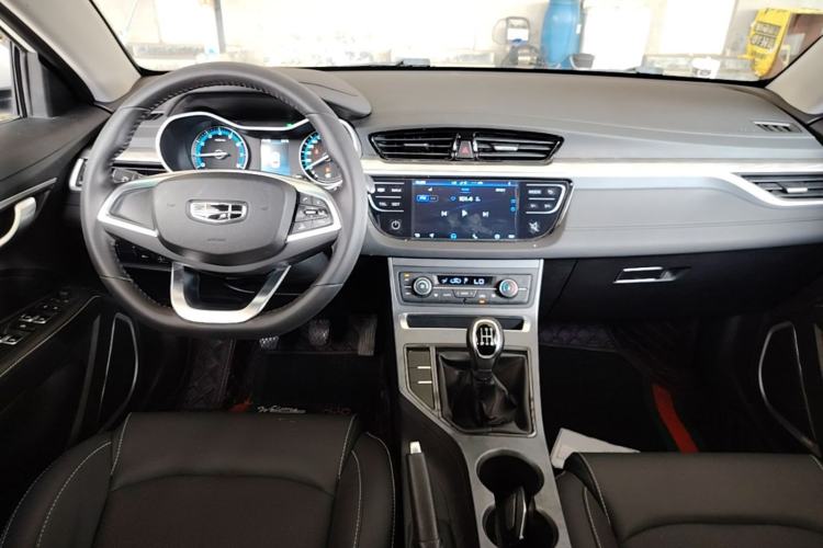 Used Geely Auto Emgrand 2019 Leading Edition 1.5L Manual Luxury Model China VI Standard Center Console