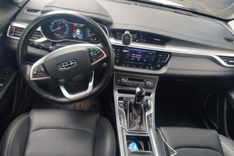 Used Geely Auto Emgrand 2019 Leading Edition 1.5L CVT Luxury Model China VI Standard Center Console