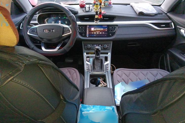 Used Geely Auto Emgrand 2019 Leading Edition 1.5L CVT Upward-Connected Model China VI Standard Center Console