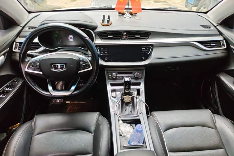 Used Geely Auto Emgrand 2019 Leading Edition 1.5L CVT Upward-Connected Model China VI Standard Center Console