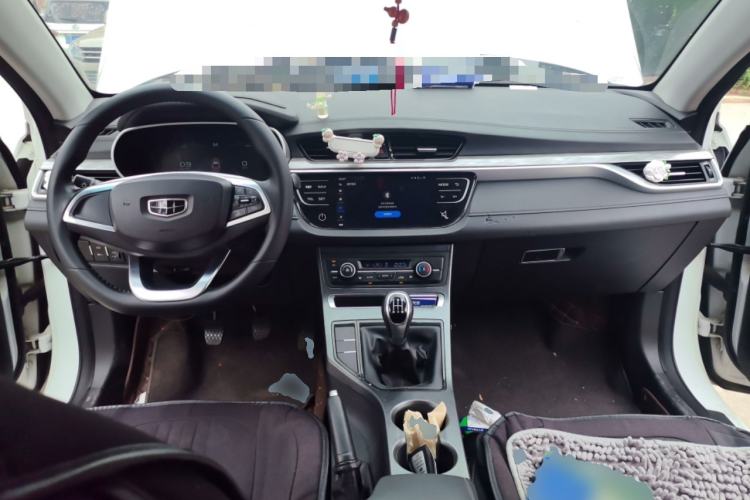 Used Geely Auto Emgrand 2019 Leading Edition 1.5L Manual Upgraded Connectivity Model China VI Standard Center Console