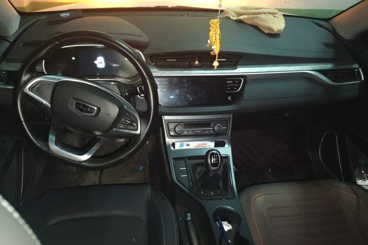 Used Geely Auto Emgrand 2019 Leading Edition 1.5L Manual Upgraded Connectivity Model China V Standard Center Console