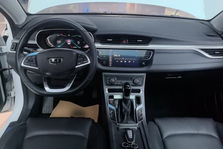 Used Geely Auto Emgrand 2019 Leading Edition 1.5L CVT Upward-Connected Model China VI Standard Center Console
