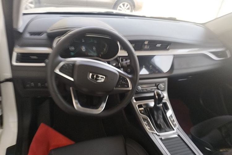 Used Geely Auto Emgrand 2019 Leading Edition 1.5L CVT Upward-Connected Model China VI Standard Center Console