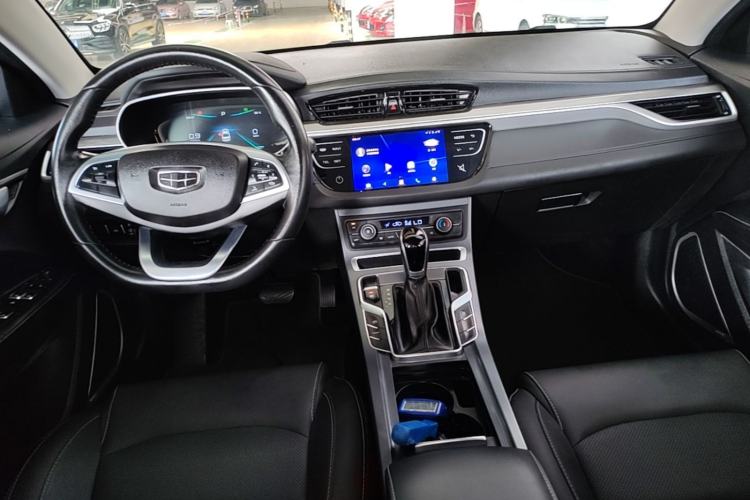 Used Geely Auto Emgrand 2019 Leading Edition 1.5L CVT Upward-Connected Model China VI Standard Center Console