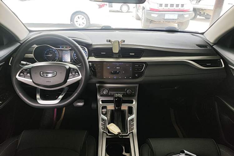 Used Geely Auto Emgrand 2019 Leading Edition 1.5L CVT Luxury Model China VI Standard Center Console