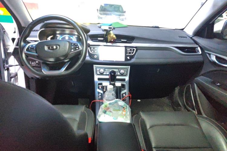 Used Geely Auto Emgrand 2019 Leading Edition 1.5L CVT Upward-Connected Model China VI Standard Center Console