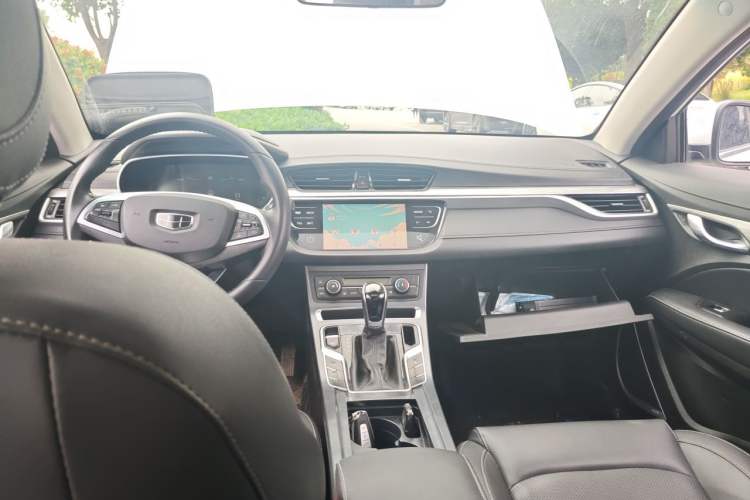 Used Geely Auto Emgrand 2019 Leading Edition 1.5L CVT Upward-Connected Model China VI Standard Center Console