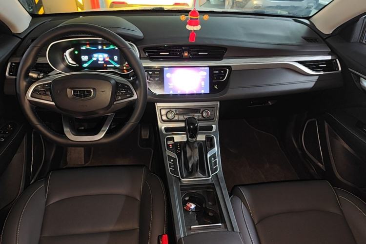 Used Geely Auto Emgrand 2019 Leading Edition 1.5L CVT Upward-Connected Model China VI Standard Center Console