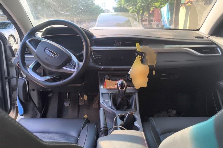 Used Geely Auto Emgrand 2019 Leading Edition 1.5L Manual Upgraded Connectivity Model China VI Standard Center Console