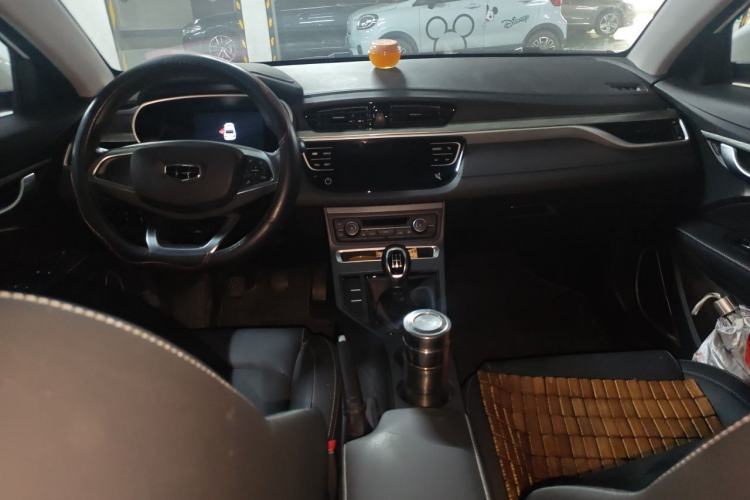 Used Geely Auto Emgrand 2019 Leading Edition 1.5L Manual Upgraded Connectivity Model China VI Standard Center Console