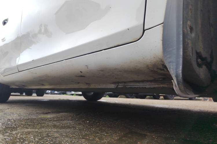 Used Geely Auto Emgrand 2019 Leading Edition 1.5L CVT Upward Connectivity Model China V Standard Chassis Front Right
