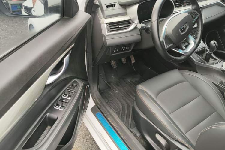 Used Geely Auto Emgrand 2019 Leading Edition 1.5L Manual Upgraded Connectivity Model China VI Standard Driver Seat