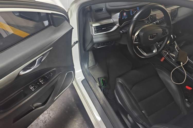 Used Geely Auto Emgrand 2019 Leading Edition 1.5L CVT Luxury Model China VI Standard Driver Seat