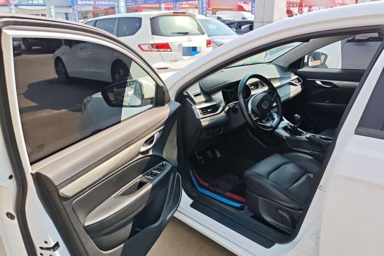 Used Geely Auto Emgrand 2019 Leading Edition 1.5L Manual Luxury Model China VI Standard Driver Seat