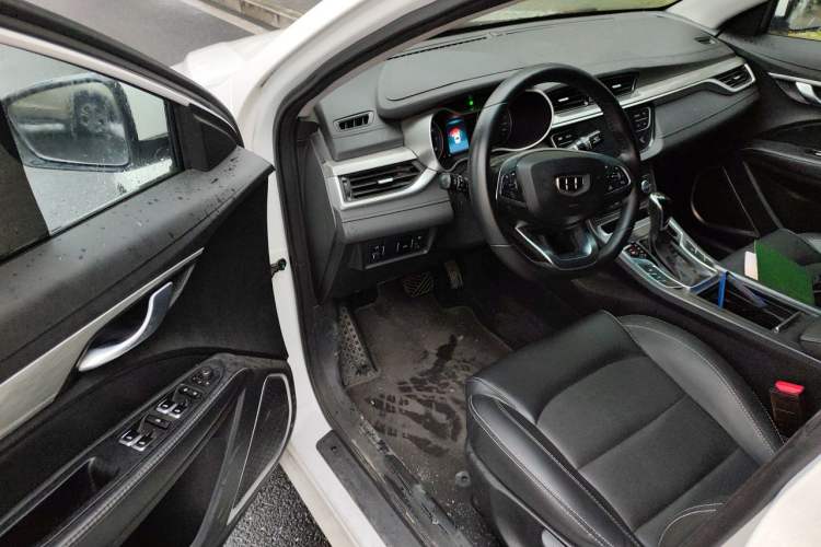 Used Geely Auto Emgrand 2019 Leading Edition 1.5L CVT Luxury Model China VI Standard Driver Seat