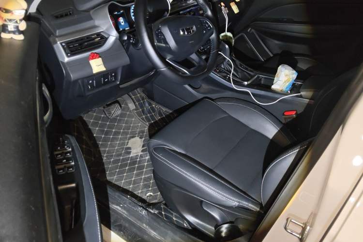 Used Geely Auto Emgrand 2019 Leading Edition 1.5L CVT Luxury Model China VI Standard Driver Seat