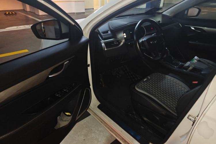 Used Geely Auto Emgrand 2019 Leading Edition 1.5L CVT Upward-Connected Model China VI Standard Driver Seat