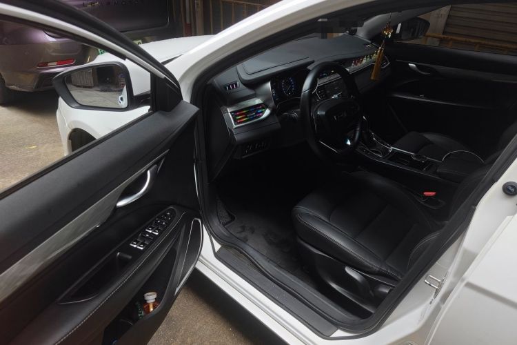 Used Geely Auto Emgrand 2019 Leading Edition 1.5L CVT Luxury Model China VI Standard Driver Seat