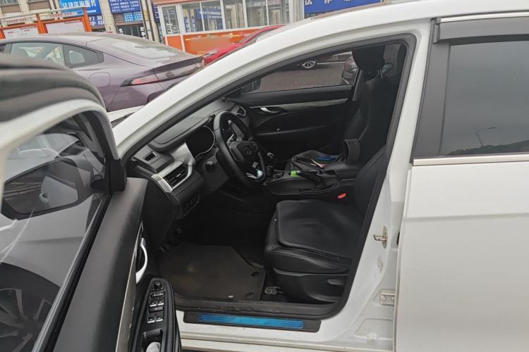 Used Geely Auto Emgrand 2019 Leading Edition 1.5L Manual Upgraded Connectivity Model China VI Standard Driver Seat