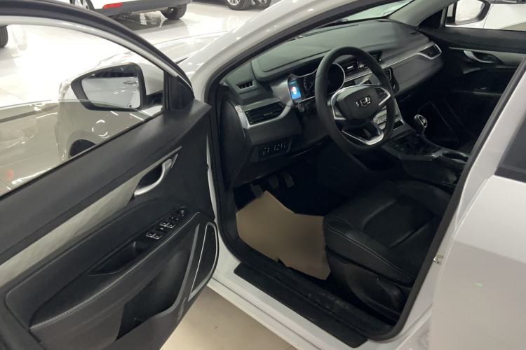 Used Geely Auto Emgrand 2019 Leading Edition 1.5L Manual Luxury Model China VI Standard Driver Seat