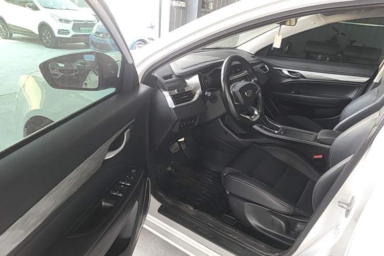Used Geely Auto Emgrand 2019 Leading Edition 1.5L CVT Luxury Model China VI Standard Driver Seat