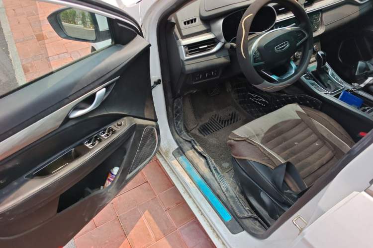 Used Geely Auto Emgrand 2019 Leading Edition 1.5L CVT Upward-Connected Model China VI Standard Driver Seat