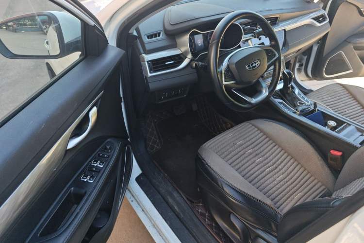 Used Geely Auto Emgrand 2019 Leading Edition 1.5L CVT Luxury Model China VI Standard Driver Seat