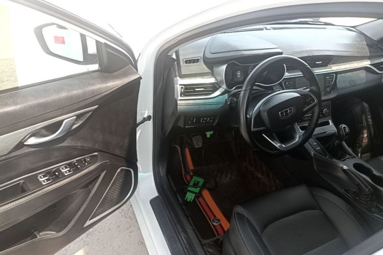Used Geely Auto Emgrand 2019 Leading Edition 1.5L Manual Luxury Model China VI Standard Driver Seat