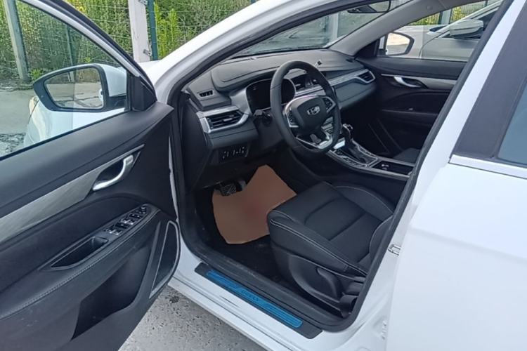 Used Geely Auto Emgrand 2019 Leading Edition 1.5L CVT Upward-Connected Model China VI Standard Driver Seat