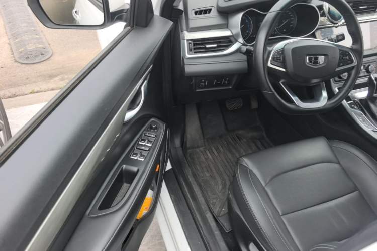 Used Geely Auto Emgrand 2019 Leading Edition 1.5L CVT Luxury Model China VI Standard Driver Seat