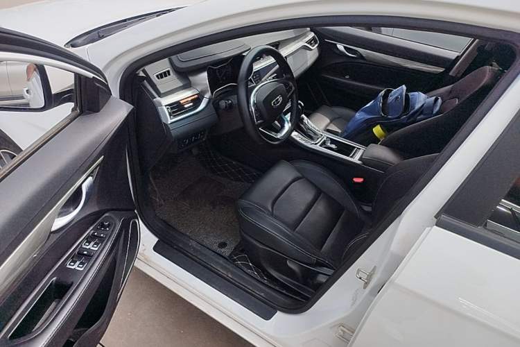 Used Geely Auto Emgrand 2019 Leading Edition 1.5L CVT Luxury Model China VI Standard Driver Seat